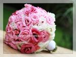 růžová svatební kytice pro nevěstu z růží a eustom