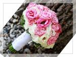 kulatá svatební kytice, květiny: růže a eustomy