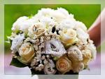 svatební kytice pro nevěstu z růží, eustom a bowardií