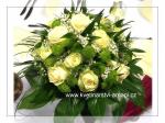 kulatá svatební kytice, květiny: růže, santiny