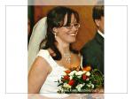 svatební kytice pro nevěstu, bílé kaly a oranžové eustomy