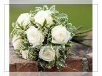 bílá svatební kytice pro nevěstu z růží