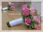svatební kytice pro družičky a svědkyně z růží