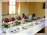 dekorace na svatební stůl, květiny: alstromerie a eustomy
