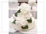 dekorace na svatbu z hortenzií, květiny na dort