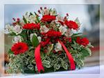 svatební ikebana na stůl, růže a třezalky - Arnapi
